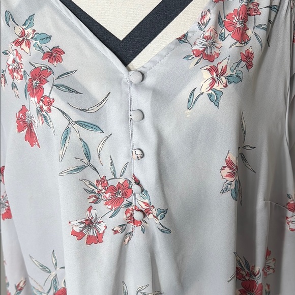 Torrid Women’s Short Sleeve Blue Floral‎ Button Harper Blouse Plus size 4X - Picture 2 of 8